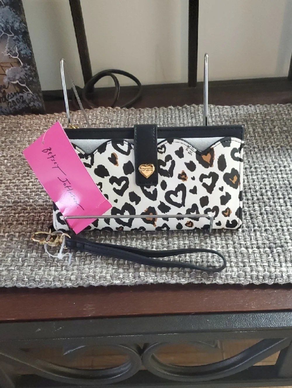 Betsey Johnson White Heart Leopard Print Wristlet/Wallet with Black Trim - Picture 1 of 12